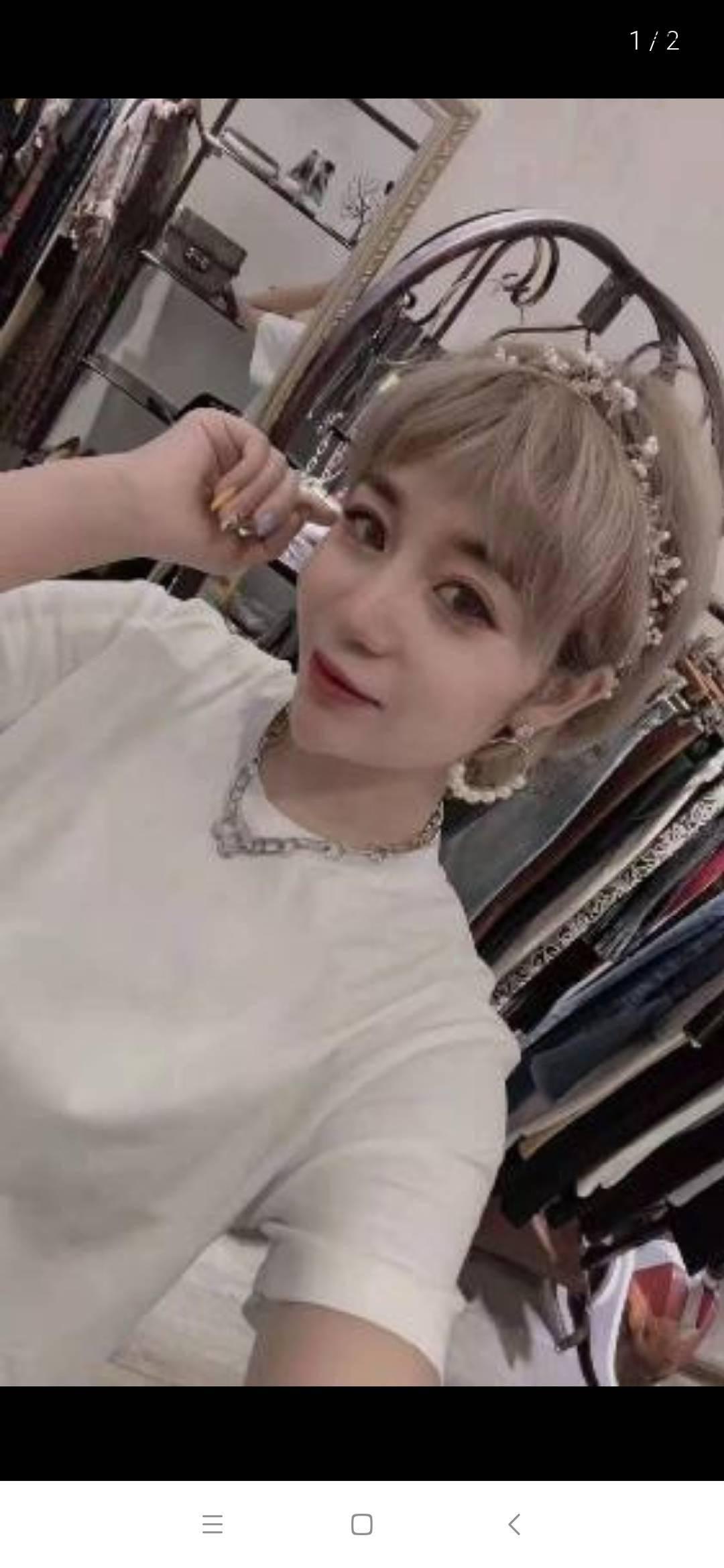 金水区短发美女